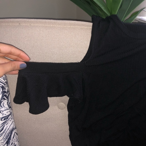 Black ribbed off the shoulder top - Picture 3 of 4